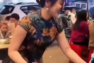 Bottle Opener Skill Of A Japanese Waitress